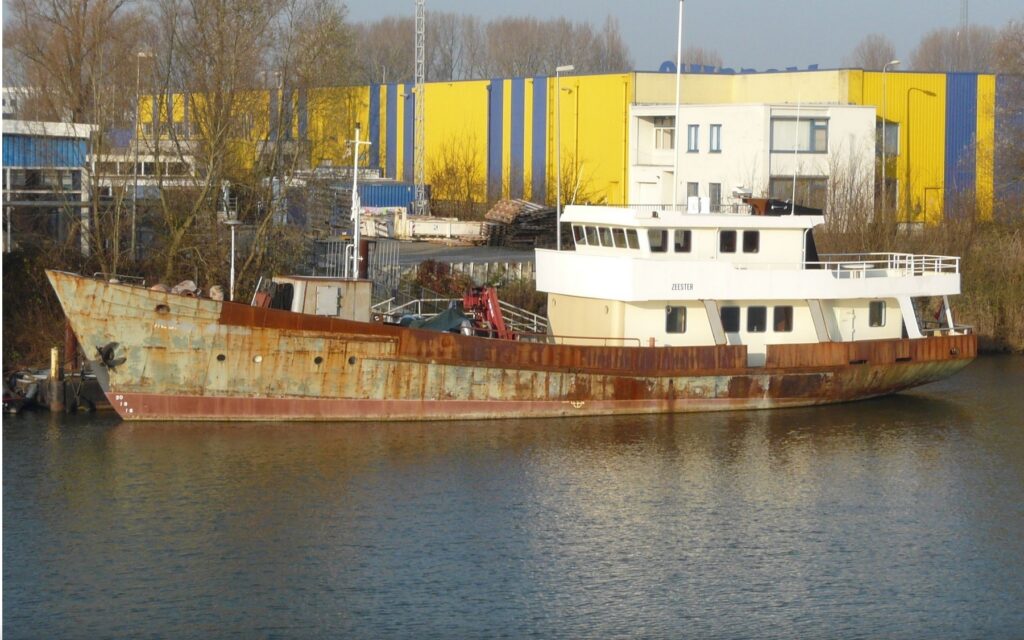 The "Zeester" during its major renovation, with the new superstructure for the wheelhouse and living room, bedroom, galley, etc.